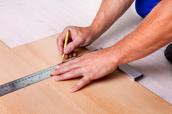 worker etching laminate flooring