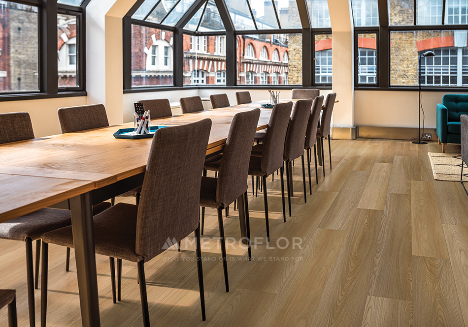 Metroflor, Deja New, Clean Oak Natural Brown Room Scene