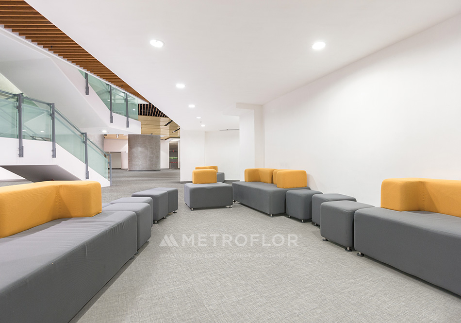 Metroflor, Deja New, Belgium Weave Pearl White Lobby