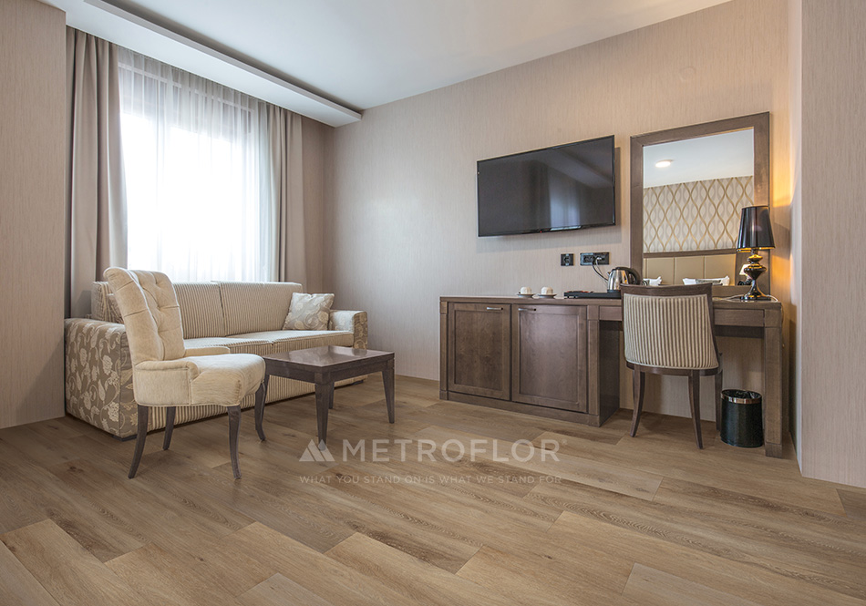 Metroflor, Deja New, Worn Sienna Sitting Room